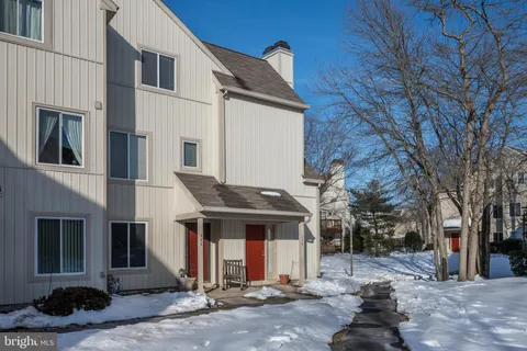 $269,999 | 375 Woodlake Drive, Marlton, NJ 08053