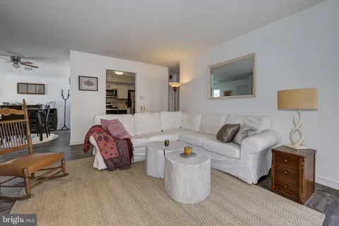 $269,999 | 375 Woodlake Drive, Marlton, NJ 08053