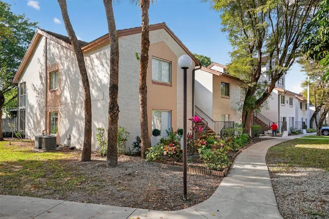 $235,000 | 14106 Southwest 93rd Lane, Unit 14106, Miami, FL 33186