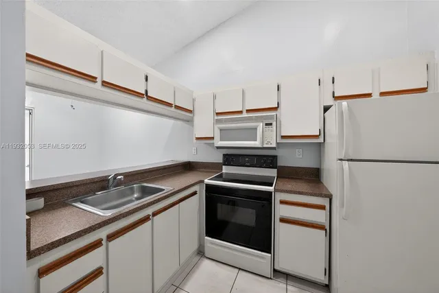 $235,000 | 14106 Southwest 93rd Lane, Unit 14106, Miami, FL 33186