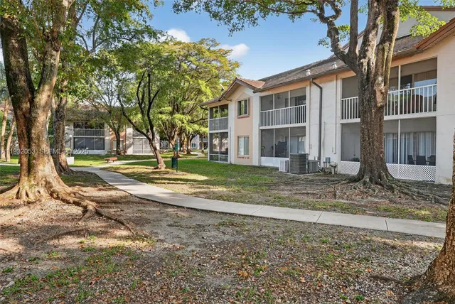 $235,000 | 14106 Southwest 93rd Lane, Unit 14106, Miami, FL 33186