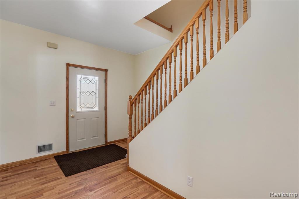 2085 South Hadley Road Ortonville, MI 48462 - Photo 5 of 35