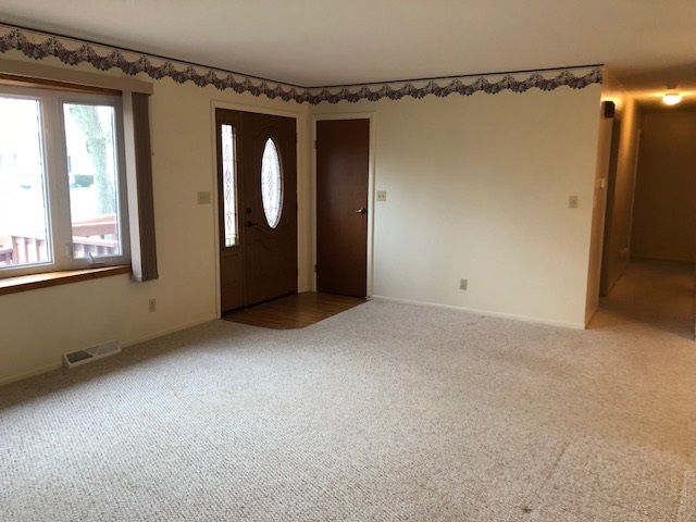 1203 Rochester Boulevard Rochester, IN 46975 - Photo 5 of 13