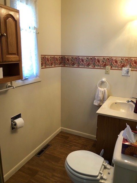 1203 Rochester Boulevard Rochester, IN 46975 - Photo 9 of 13