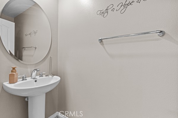 23347 Crystal Way Wildomar, CA 92595 - Photo 24 of 109 Powder bathroom downstairs