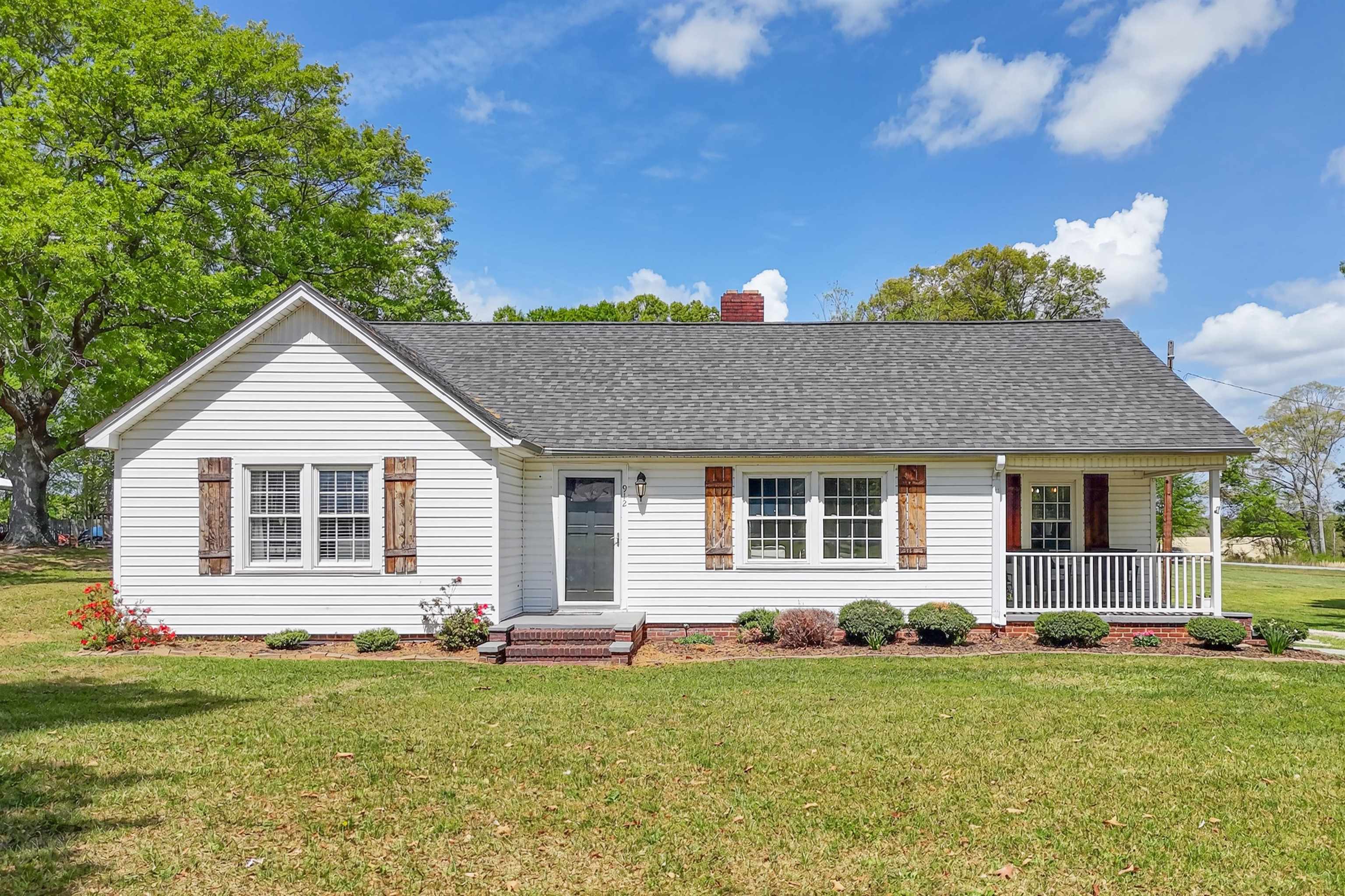 912 Dillon Street Chesnee, SC 29323 - Photo 1 of 46