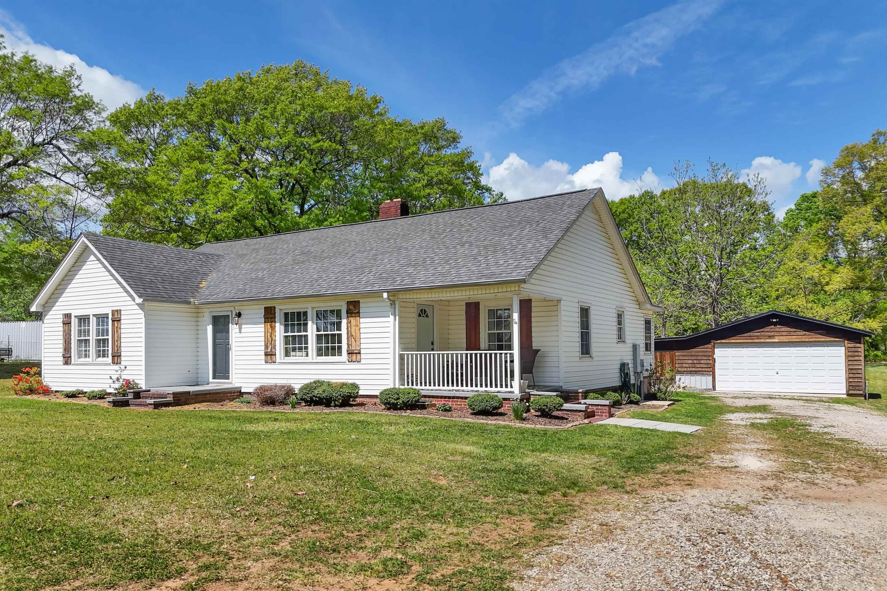 912 Dillon Street Chesnee, SC 29323 - Photo 2 of 46