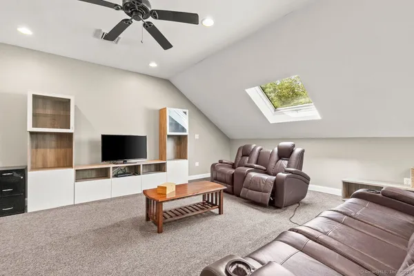 a view of yard with green space