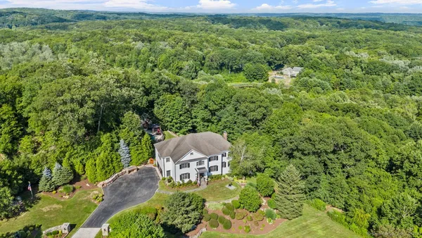 $10,000 | 14 Magellan Lane, Easton, CT 06612