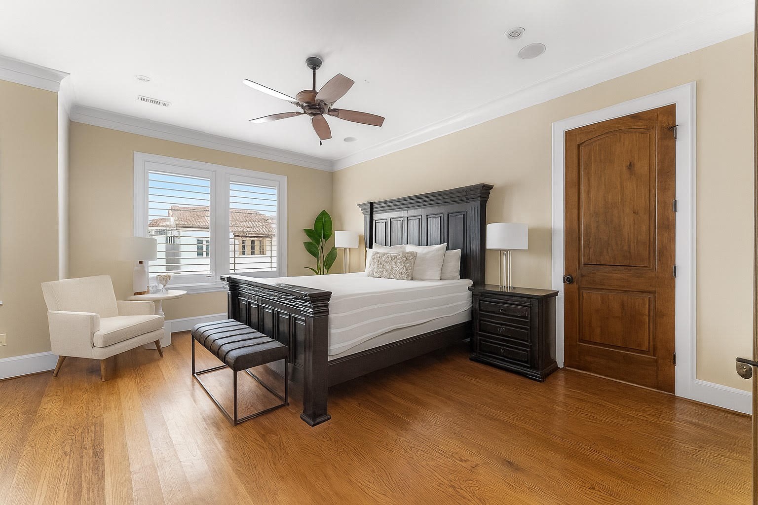 5215 Feagan Street, Unit A Houston, TX 77007 - Photo 18 of 35 a bedroom with a bed and a couch