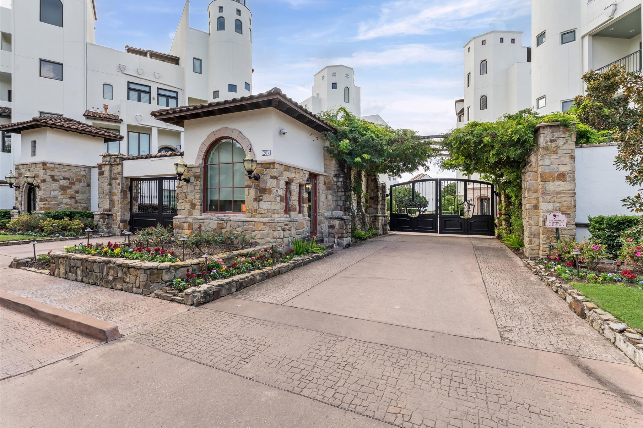 5215 Feagan Street, Unit A Houston, TX 77007 - Photo 2 of 35 a front view of a house with garden