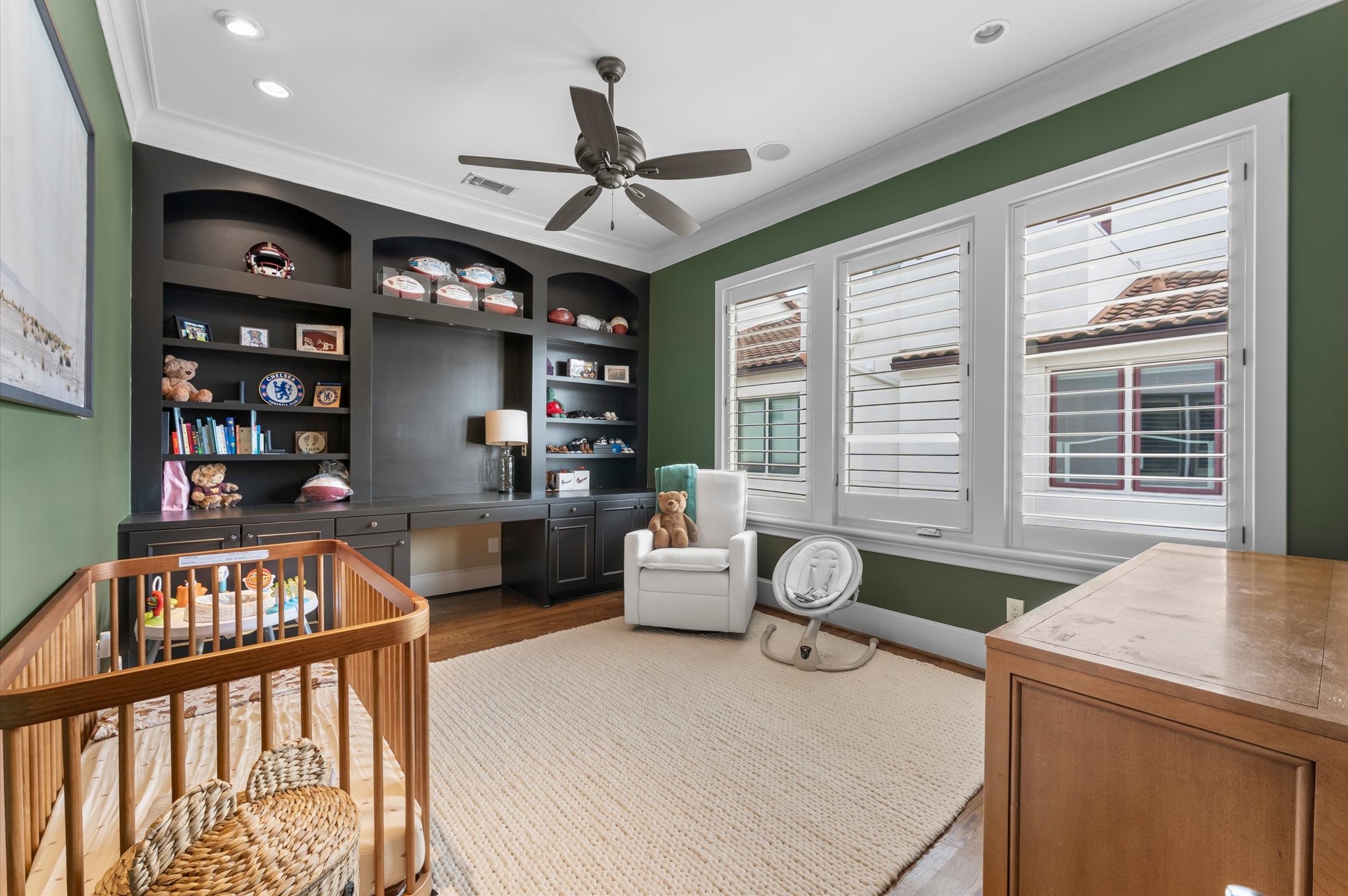 5215 Feagan Street, Unit A Houston, TX 77007 - Photo 23 of 35 a living room with furniture and a large window