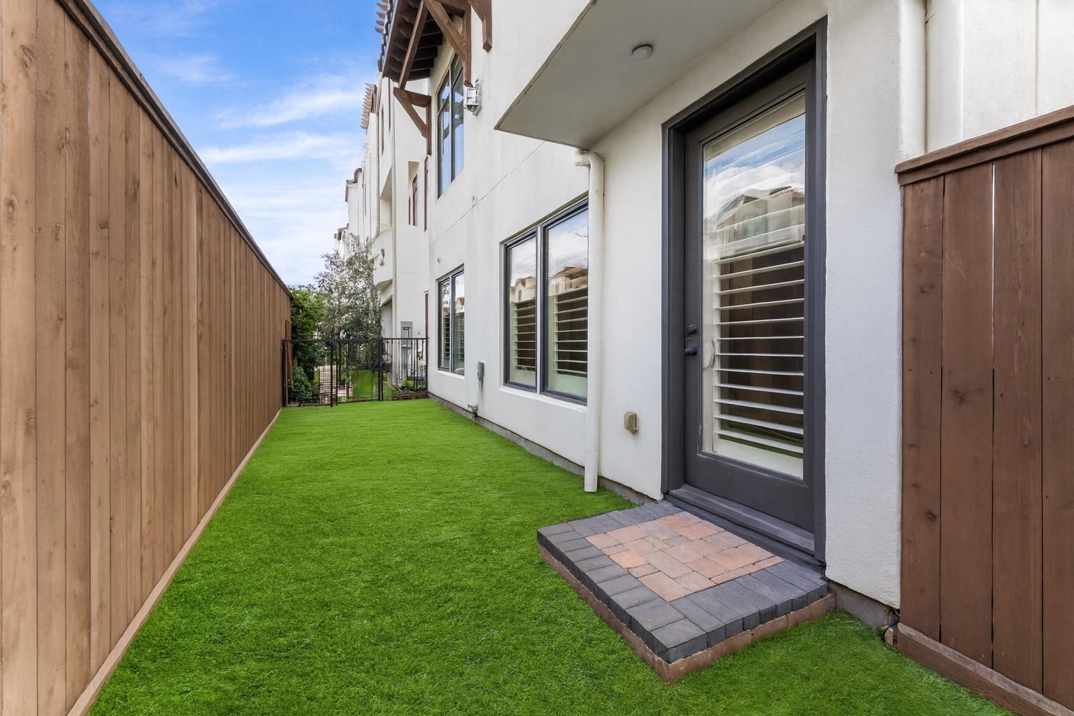 5215 Feagan Street, Unit A Houston, TX 77007 - Photo 29 of 35 a view of backyard with cabin
