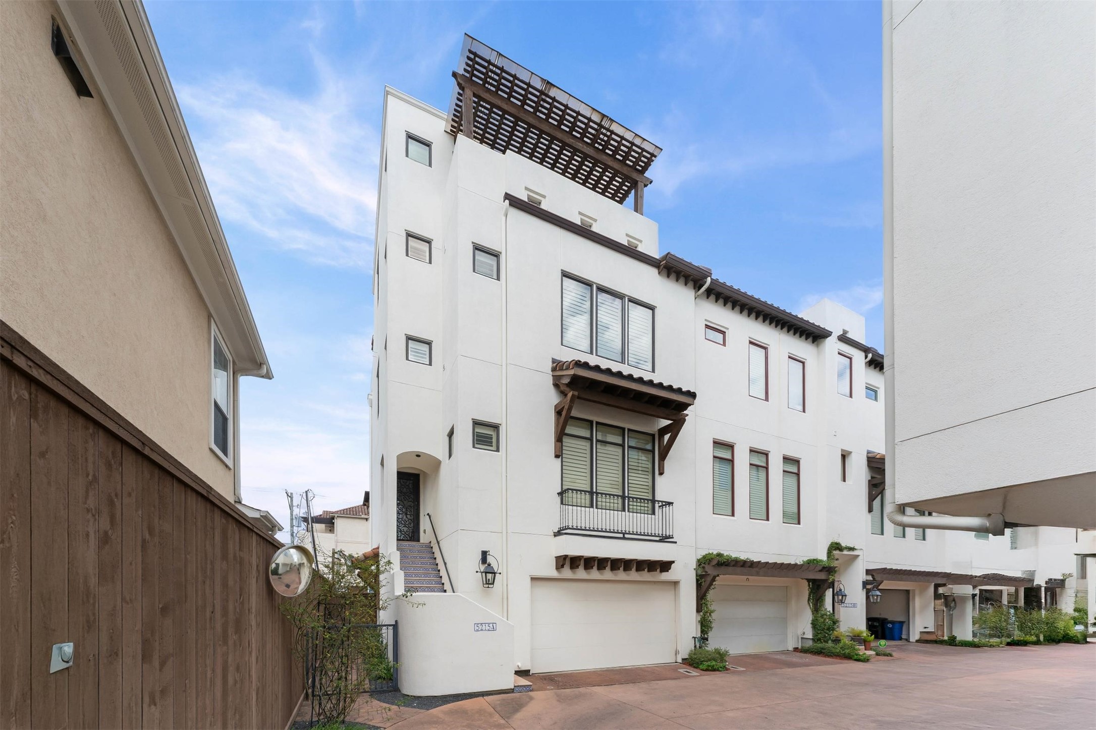5215 Feagan Street, Unit A Houston, TX 77007 - Photo 3 of 35 a view of entryway with a front door