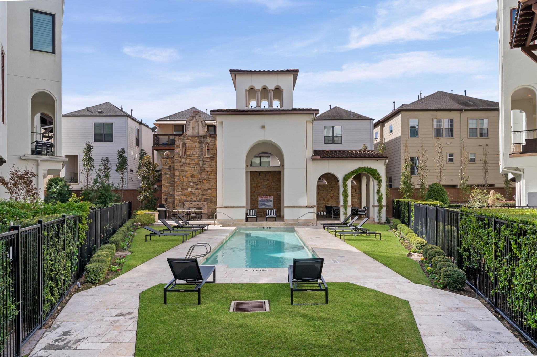 5215 Feagan Street, Unit A Houston, TX 77007 - Photo 32 of 35 a front view of a house with garden and porch