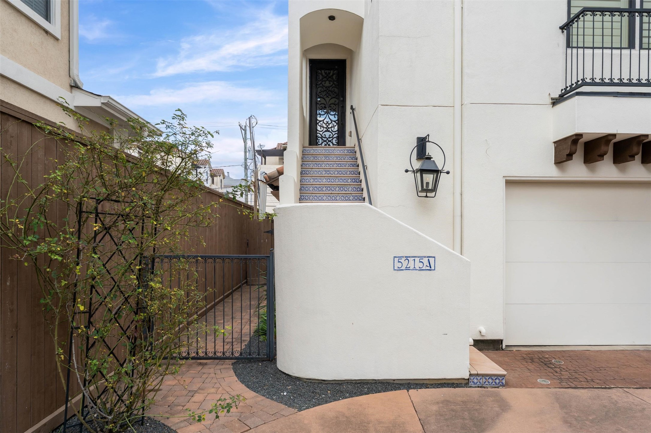 5215 Feagan Street, Unit A Houston, TX 77007 - Photo 4 of 35 a view of roof deck