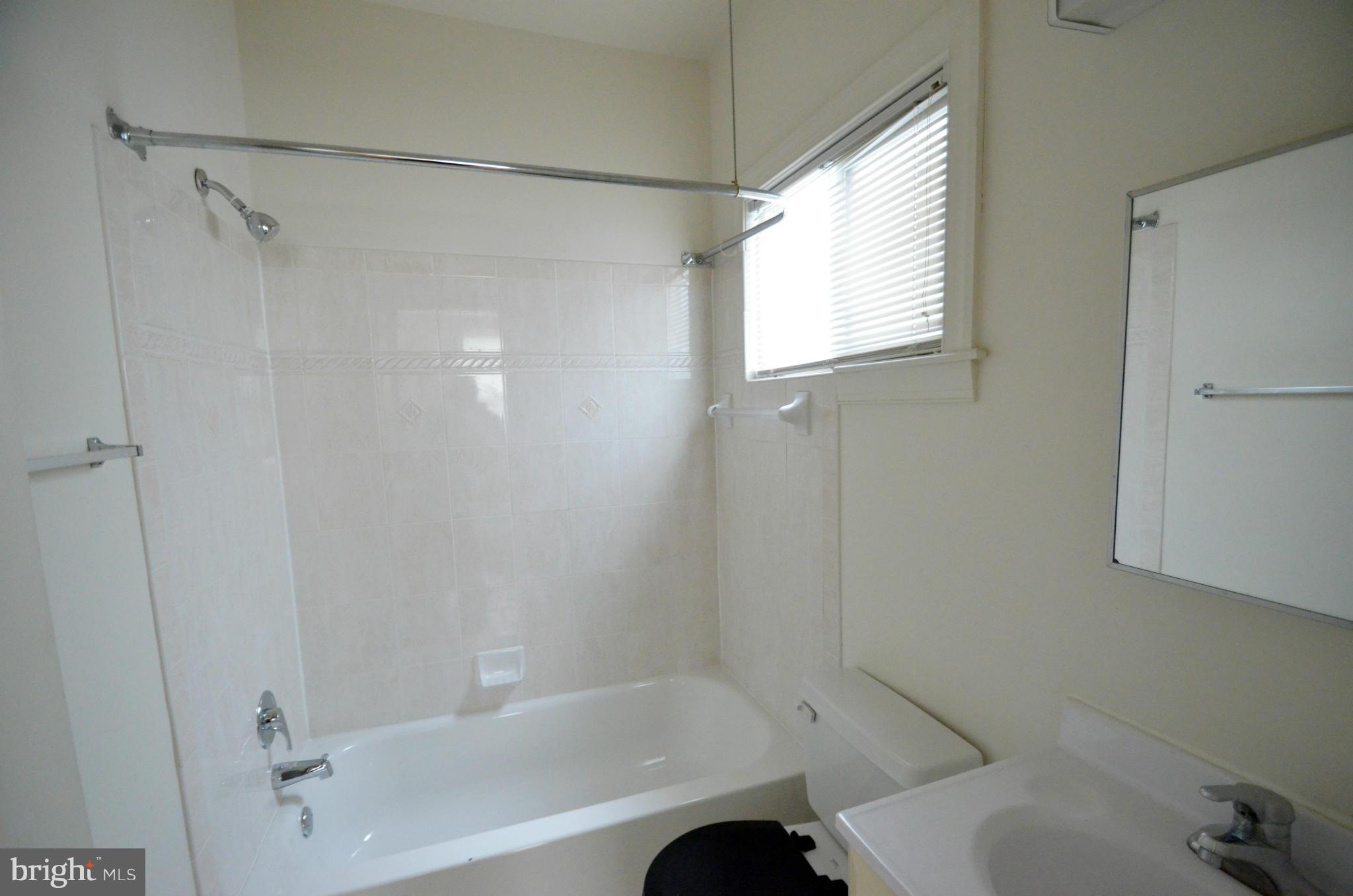 524 Kenyon Street Northwest Washington, DC 20010 - Photo 15 of 19 Bath