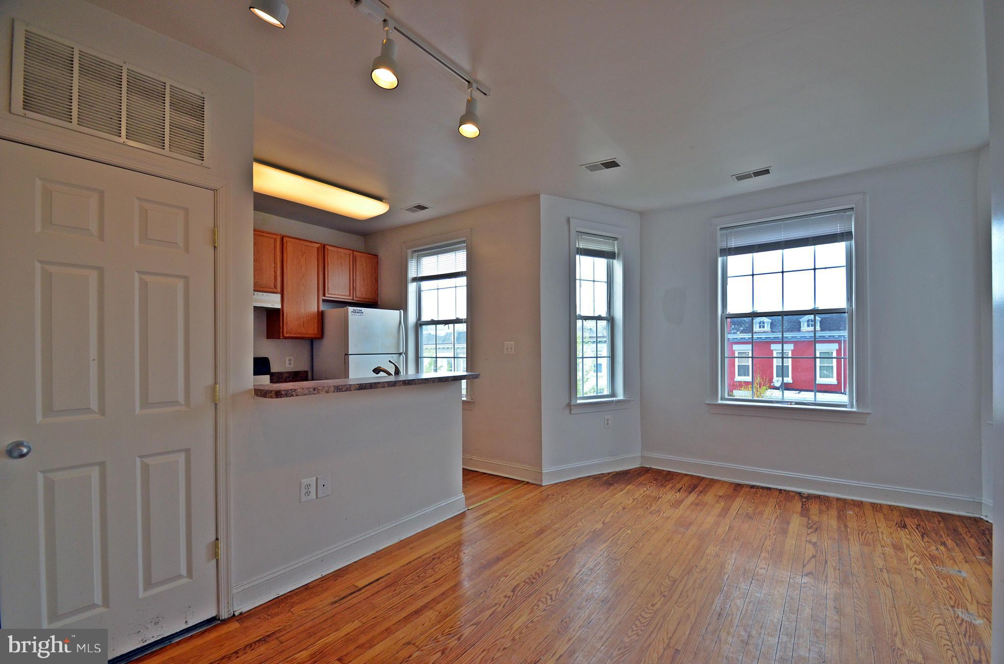 524 Kenyon Street Northwest Washington, DC 20010 - Photo 5 of 19 Interior (General)