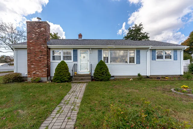 a view of a house with a yard