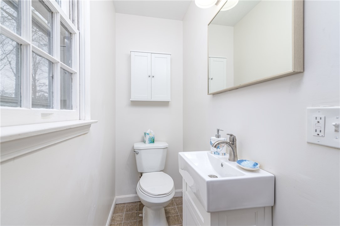 5 Holly Drive Westerly, RI 02891 - Photo 14 of 50