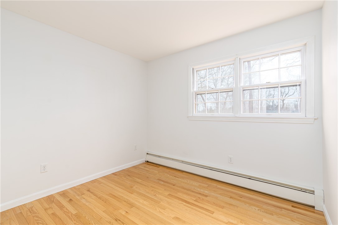 5 Holly Drive Westerly, RI 02891 - Photo 15 of 50