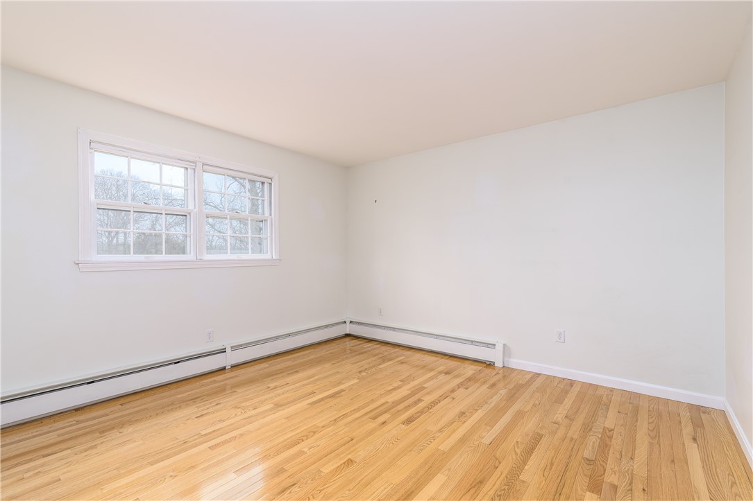 5 Holly Drive Westerly, RI 02891 - Photo 17 of 50