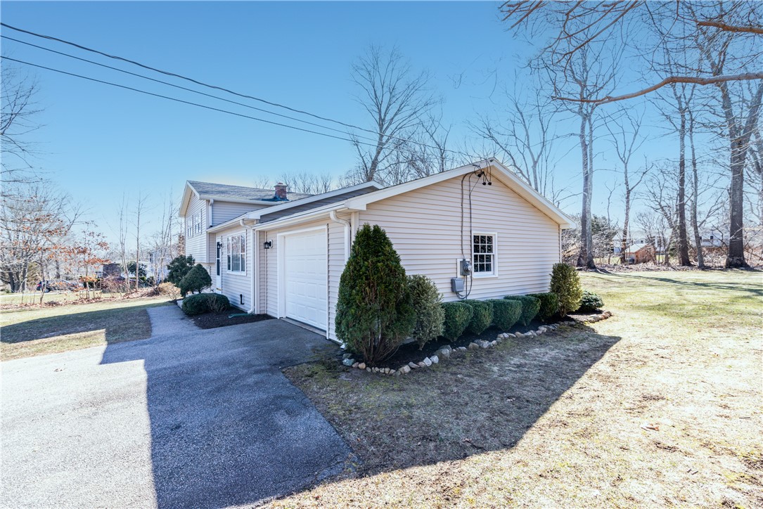 5 Holly Drive Westerly, RI 02891 - Photo 4 of 50