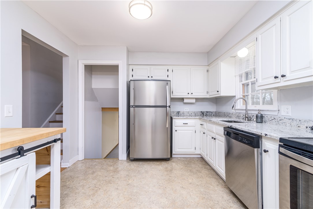 5 Holly Drive Westerly, RI 02891 - Photo 6 of 50