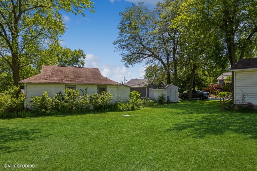37876 North Watts Avenue Spring Grove, IL 60081 - Photo 5 of 7 a view of a garden with a house