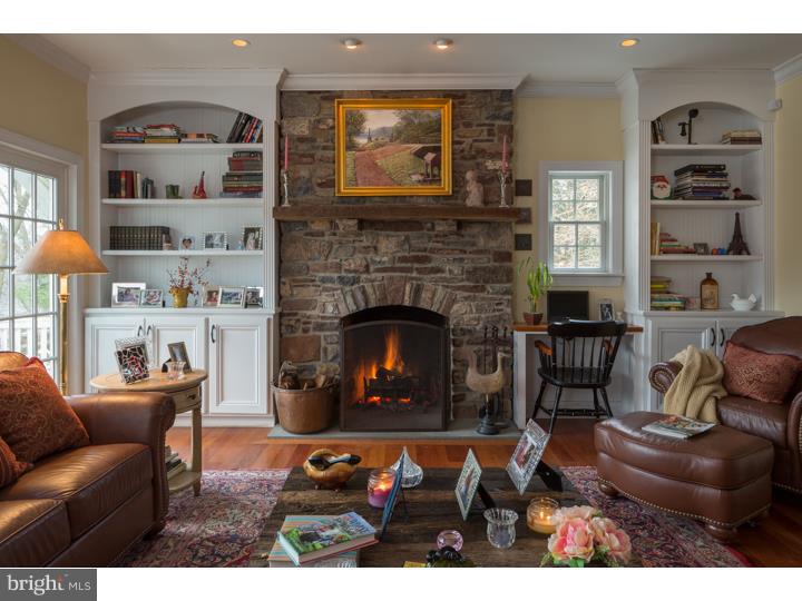 2744 River Road New Hope, PA 18938 - Photo 7 of 25 Living Room