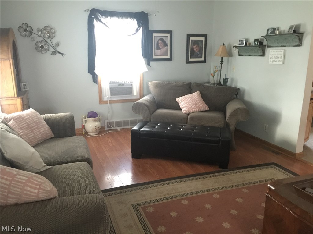 108 Spring Street Struthers, OH 44471 - Photo 2 of 15 Gallery Image 2