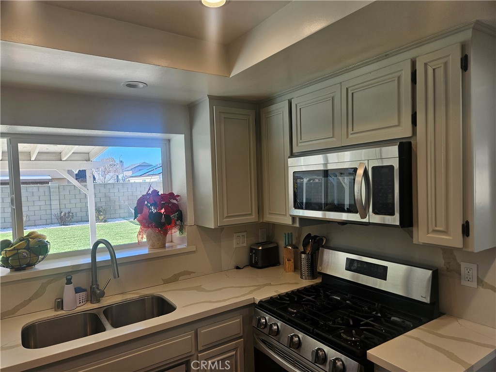 37323 Daybreak Street Palmdale, CA 93550 - Photo 14 of 58