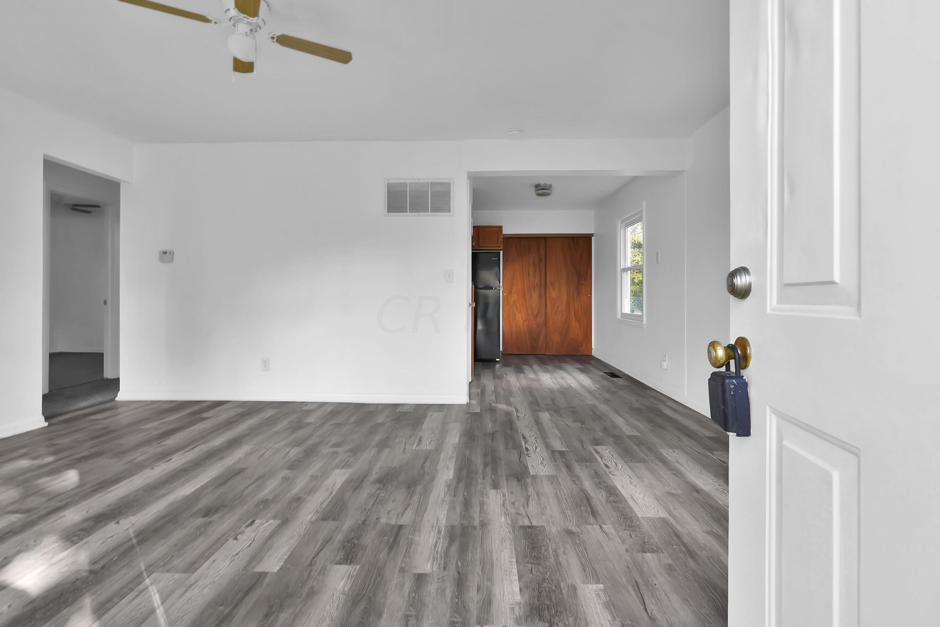 3760 Eisenhower Road Columbus, OH 43224 - Photo 3 of 18 DSC09484