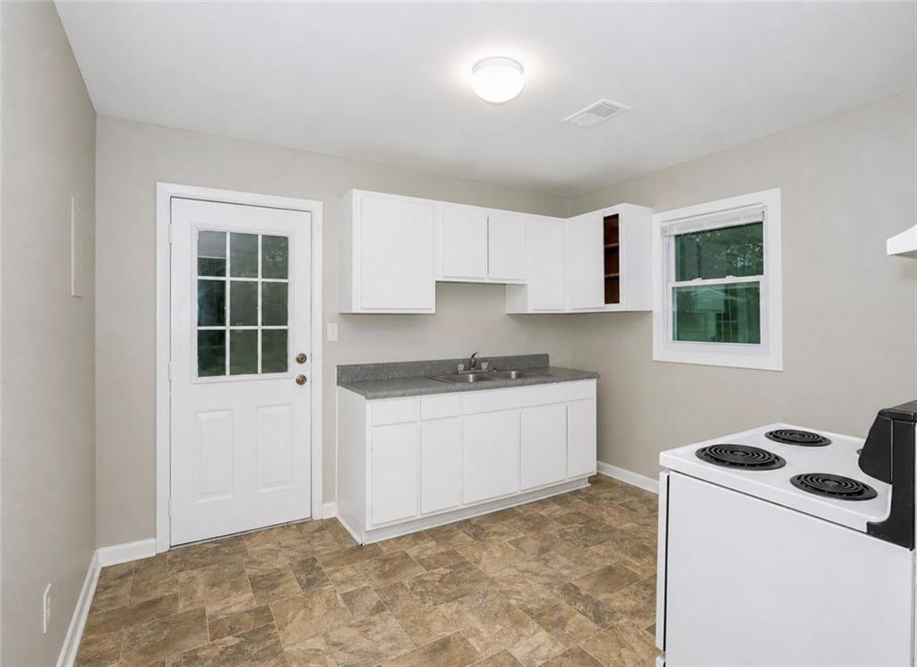 202 Wendan Way Warner Robins, GA 31093 - Photo 8 of 12 a kitchen with a stove a sink and a refrigerator