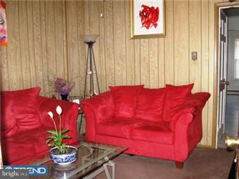 142 Catherine Street Reading, PA 19607 - Photo 2 of 9 Living Room