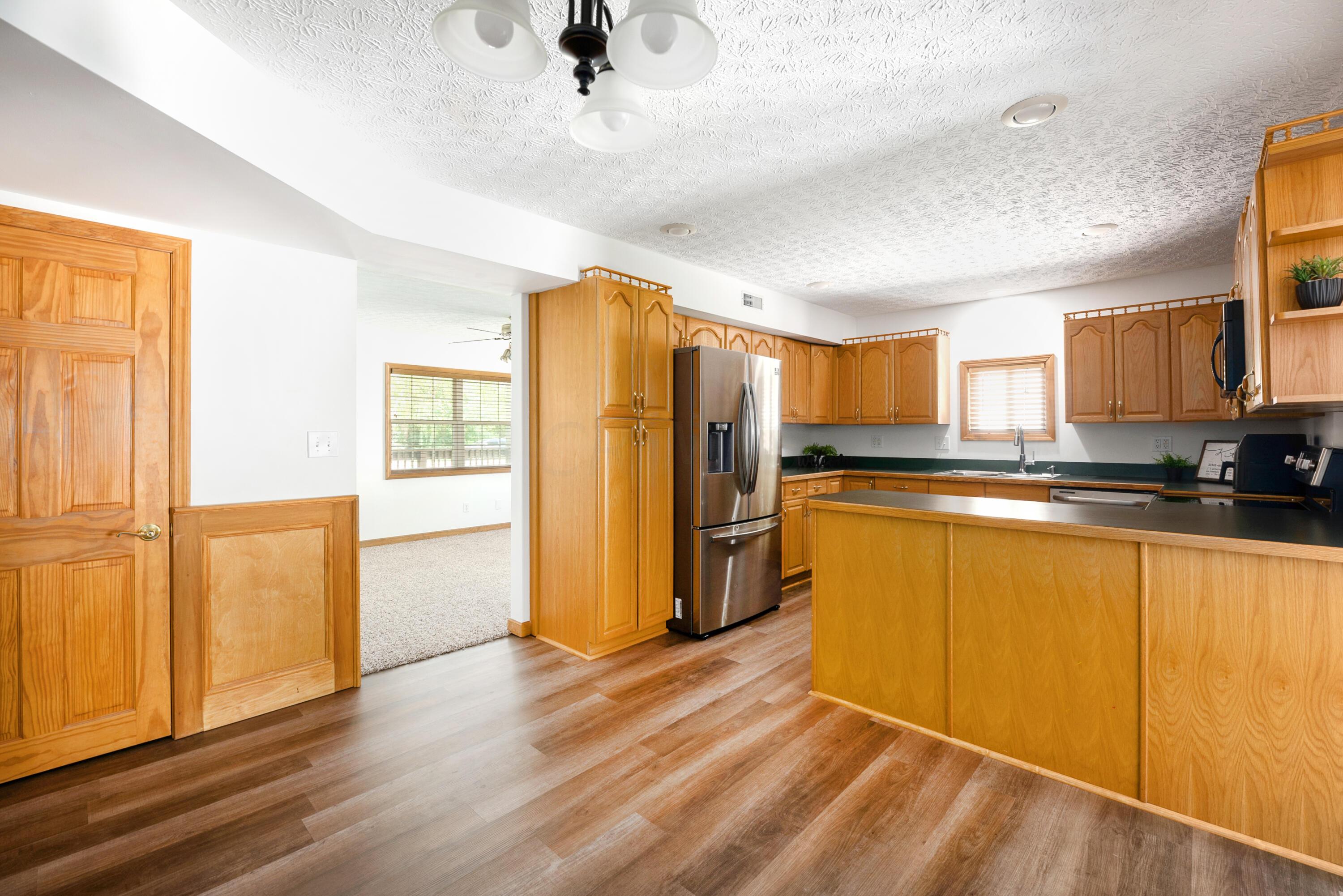 13078 Cleveland Road Southwest Pataskala, OH 43062 - Photo 7 of 25 Kitchen