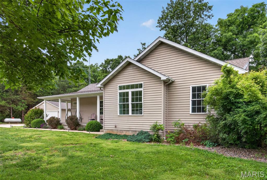588 Deerfield Road Walnut Hill, IL 62893 - Photo 3 of 46