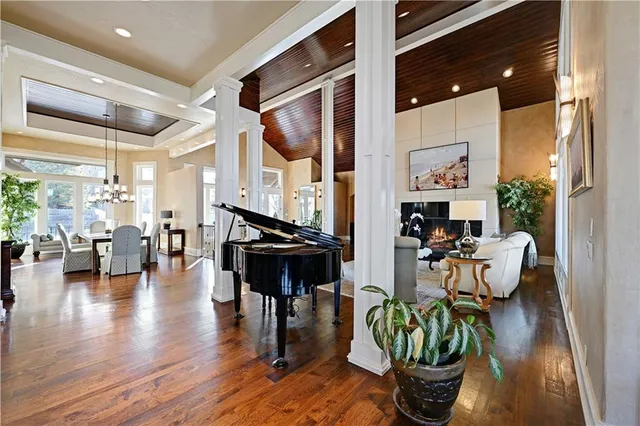 $1,875,000 | 100 Hever Knoll, Loch Lloyd, MO 64012