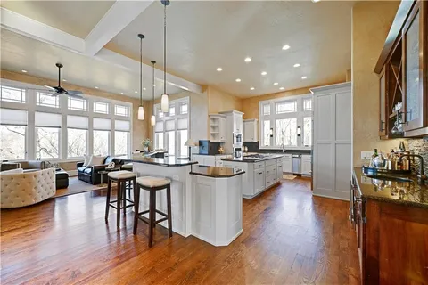 $1,875,000 | 100 Hever Knoll, Loch Lloyd, MO 64012