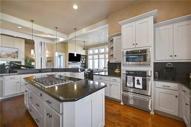 $1,875,000 | 100 Hever Knoll, Loch Lloyd, MO 64012