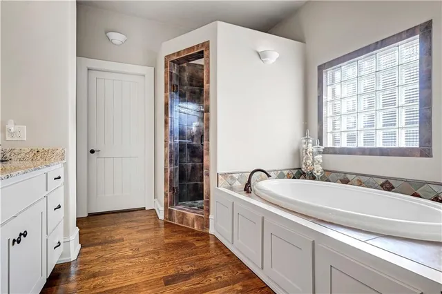 $1,875,000 | 100 Hever Knoll, Loch Lloyd, MO 64012