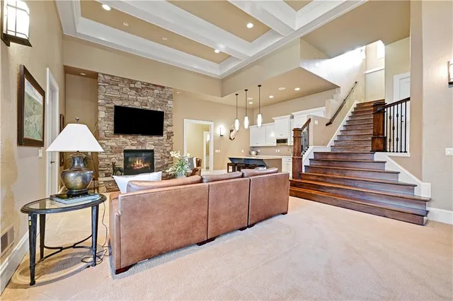 $1,875,000 | 100 Hever Knoll, Loch Lloyd, MO 64012