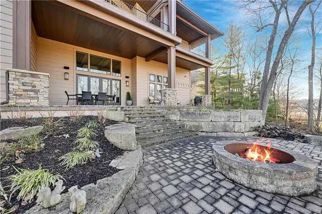 $1,875,000 | 100 Hever Knoll, Loch Lloyd, MO 64012