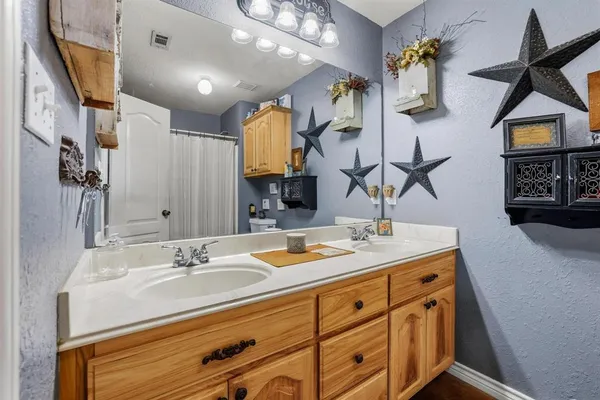 $650,000 | 420 County Road 4825, Leonard, TX 75452