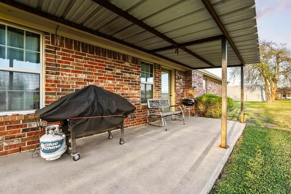 $650,000 | 420 County Road 4825, Leonard, TX 75452