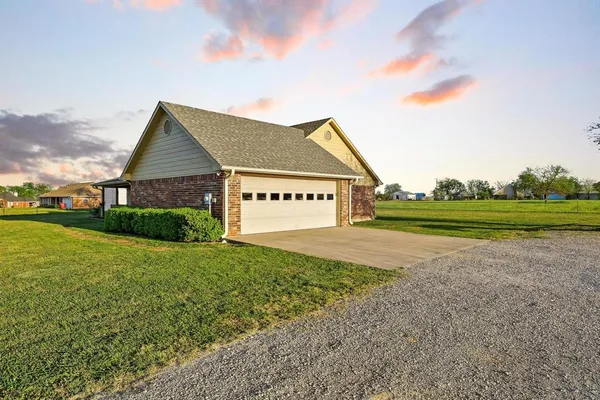 $650,000 | 420 County Road 4825, Leonard, TX 75452