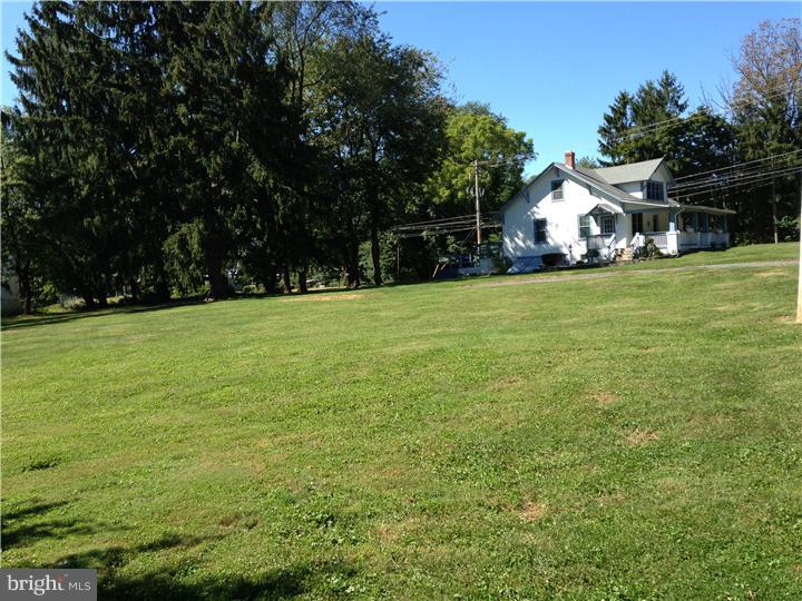 204 Level Road Collegeville, PA 19426 - Photo 15 of 17 Side Yard