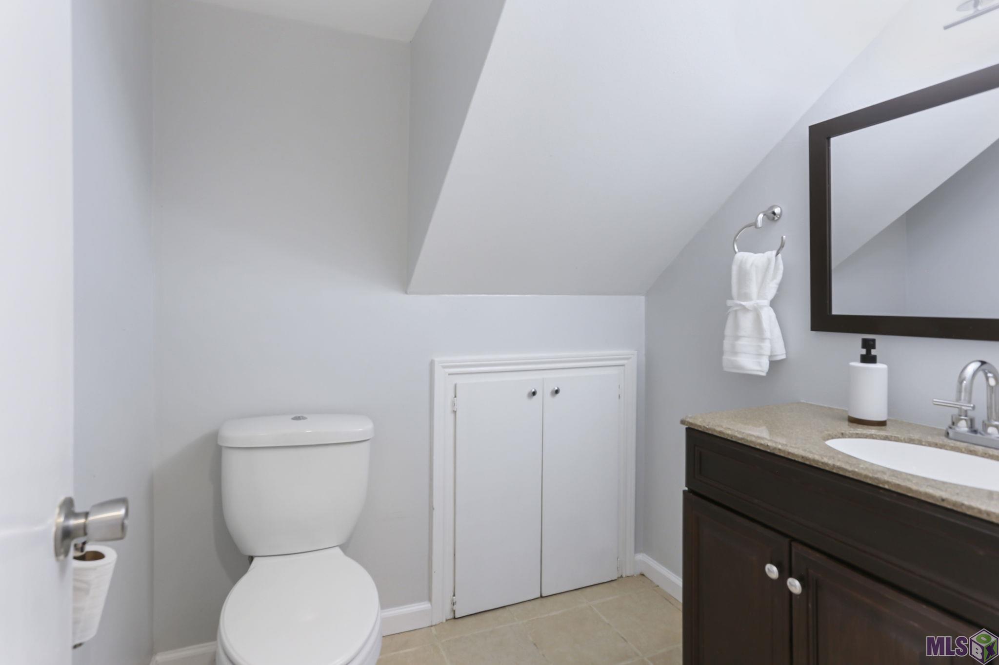2452 Shadowbrook Drive Baton Rouge, LA 70816 - Photo 12 of 23 Powder room for company downstairs