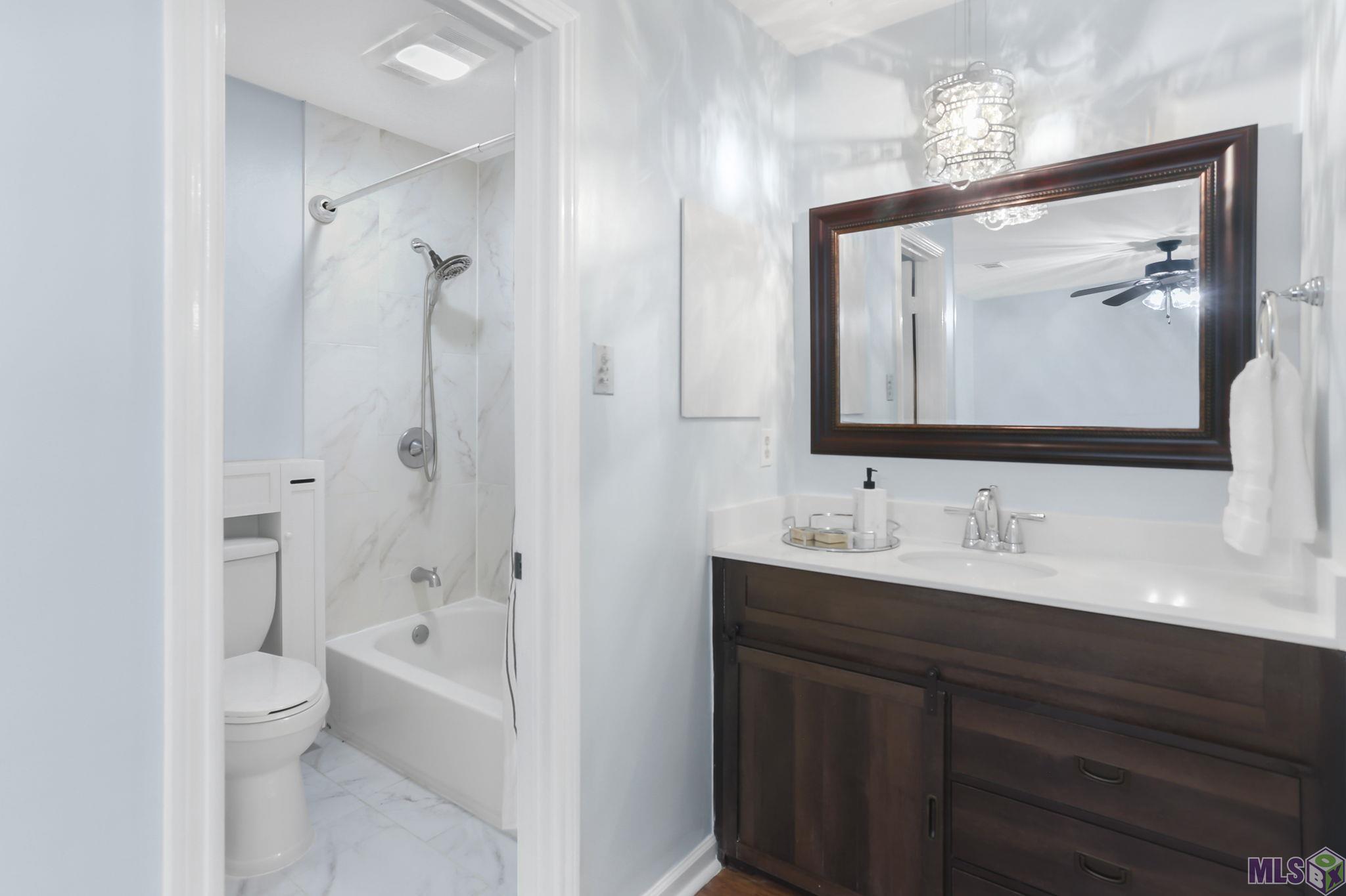 2452 Shadowbrook Drive Baton Rouge, LA 70816 - Photo 14 of 23 Primary bath room