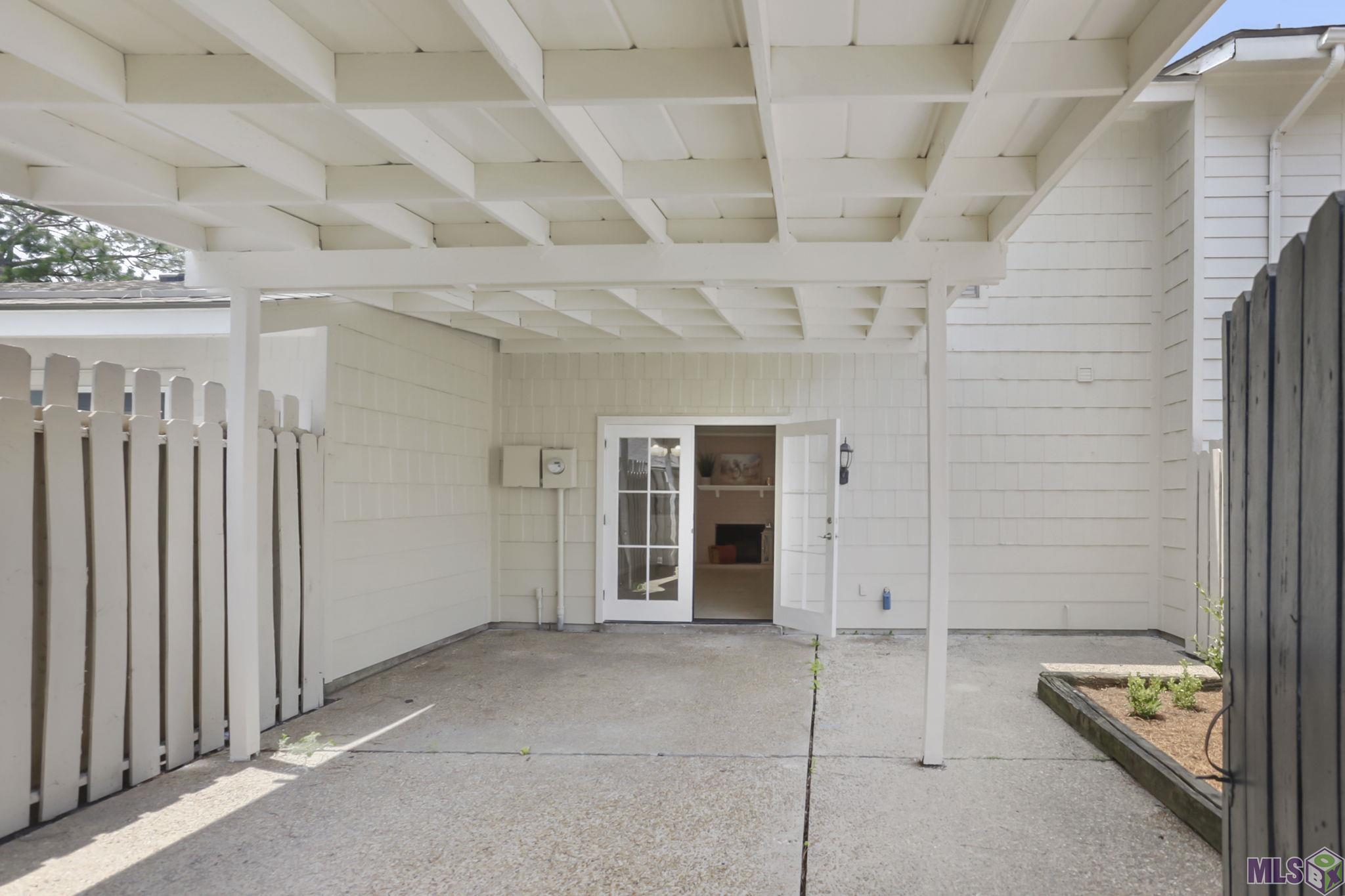 2452 Shadowbrook Drive Baton Rouge, LA 70816 - Photo 19 of 23 Covered outdoor space